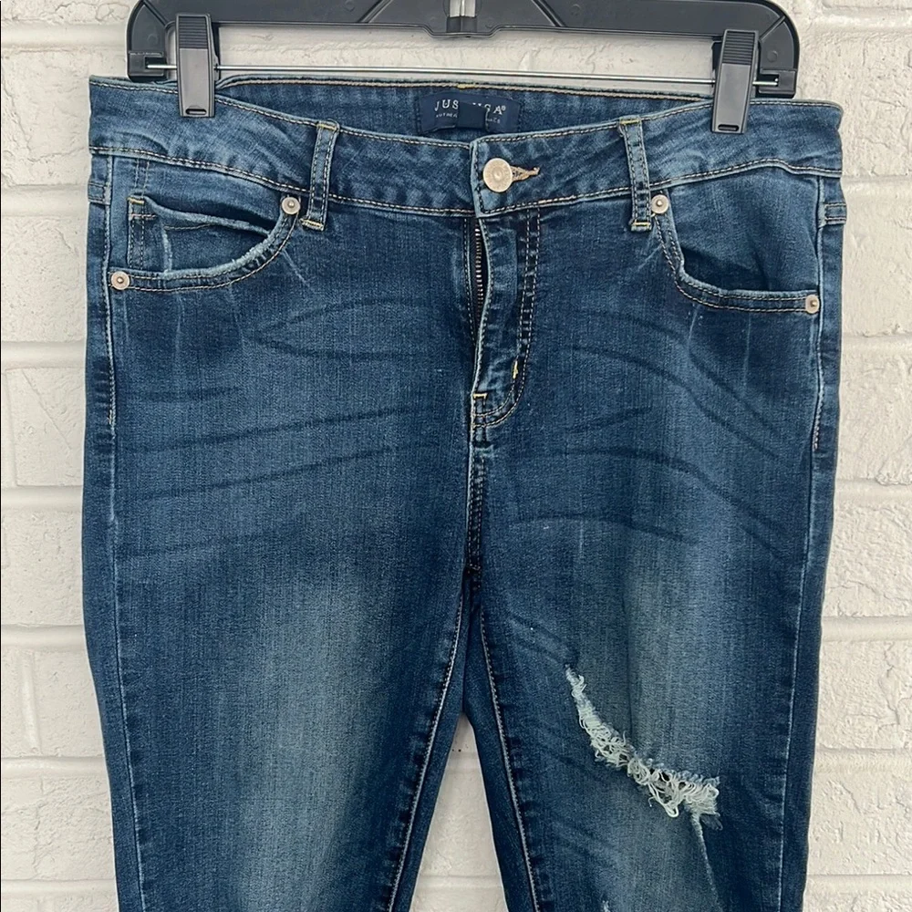 Just USA Women's Distressed Cropped Blue Jeans with Rips Size 30 - Picture 2 of 9